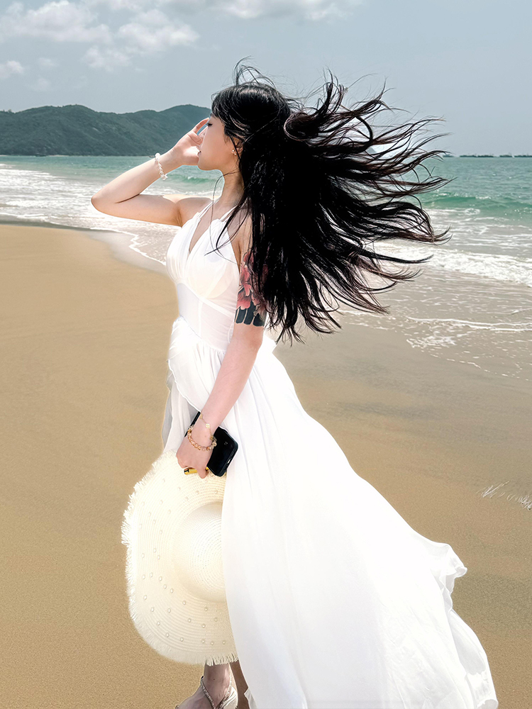 バリビーチバックレスドレス女性の美しいホリデーホワイト写真撮 - Photography Bali のレビューと価格