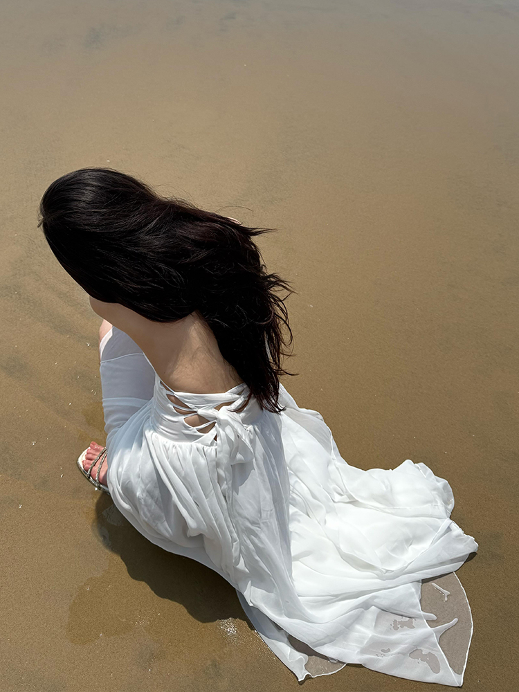 バリビーチバックレスドレス女性の美しいホリデーホワイト写真撮 - Photography Bali のレビューと価格